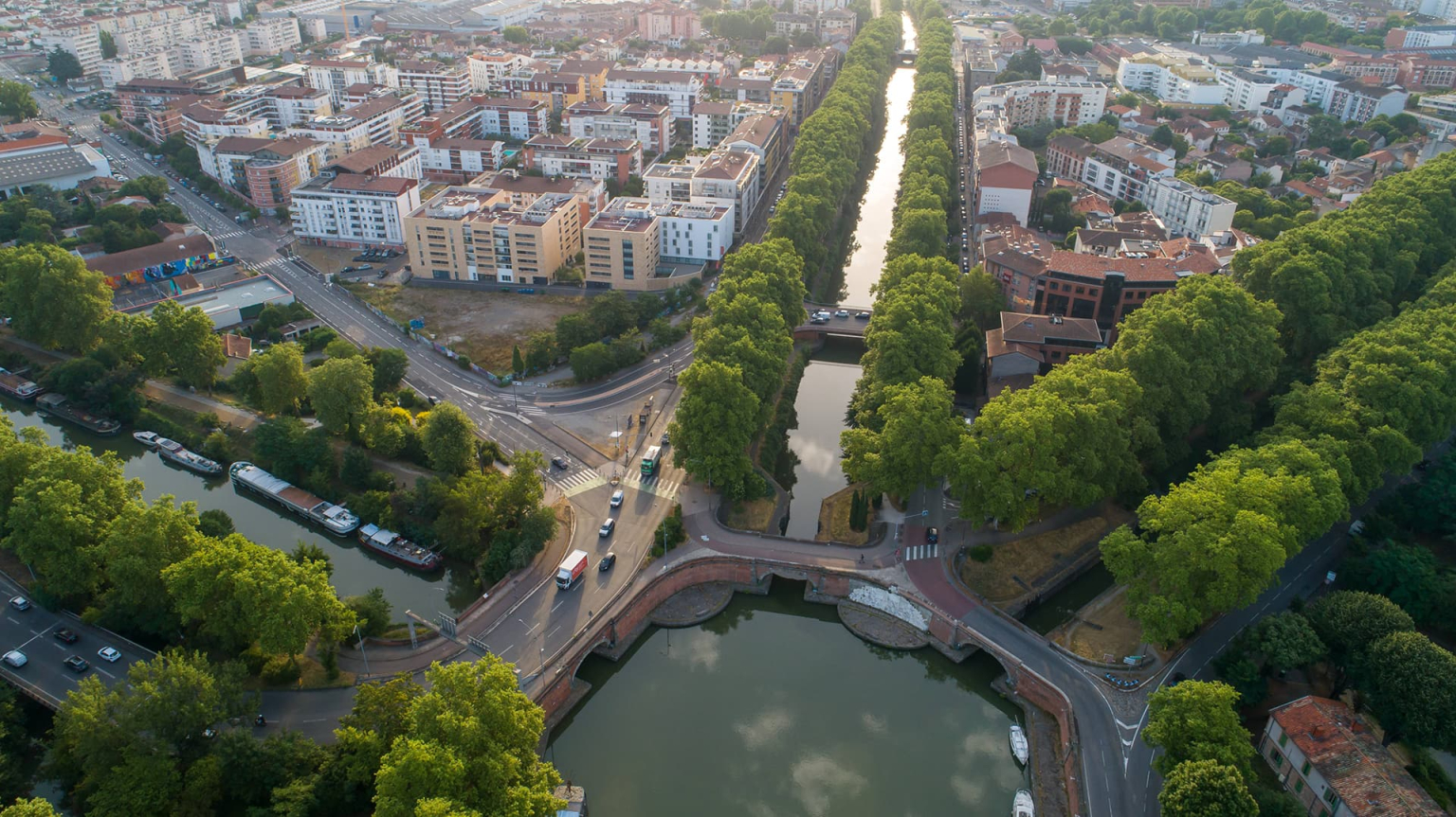 Port de lEmbouchure et Ponts Jumeaux deux sites à découvrir à